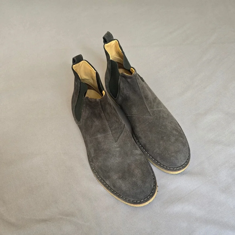 Vince Men's Sawyer Chelsea Boot Mens 8 Gray Suede Crepe Sole Pull On